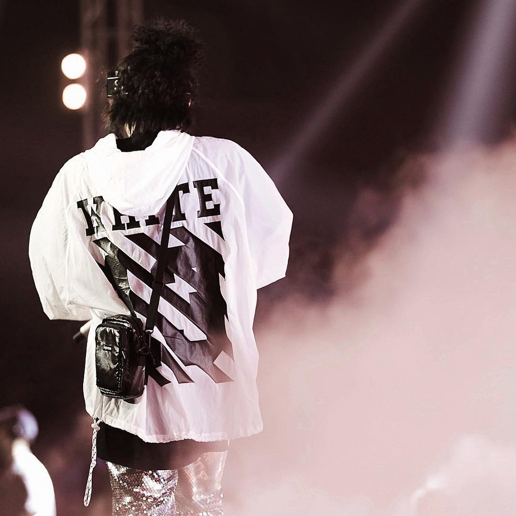Sơn Tùng MTP tích cực lăng xê style hoodie cá tính