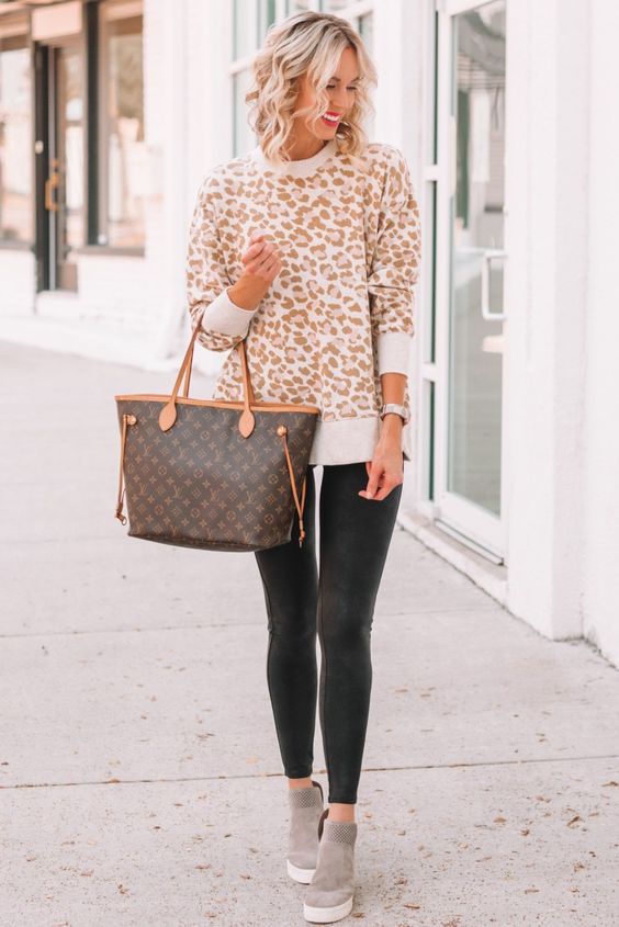 Phối legging và áo sweater