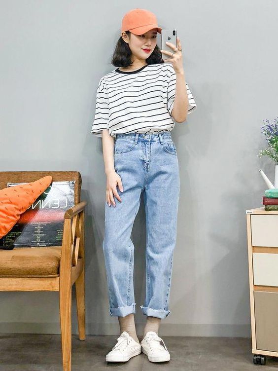 Phối quần jean và áo sọc