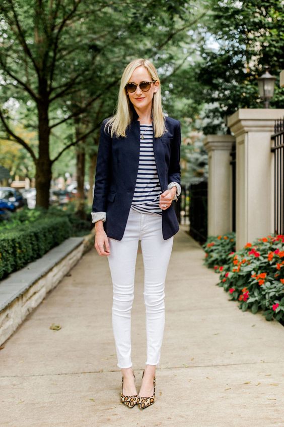 Phối quần jean và áo blazer
