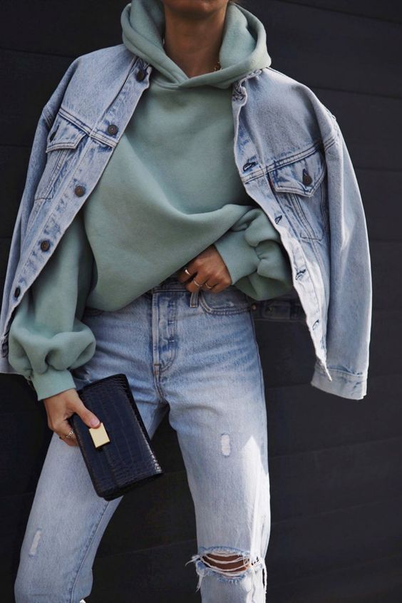 Phối quần jean và áo sweater
