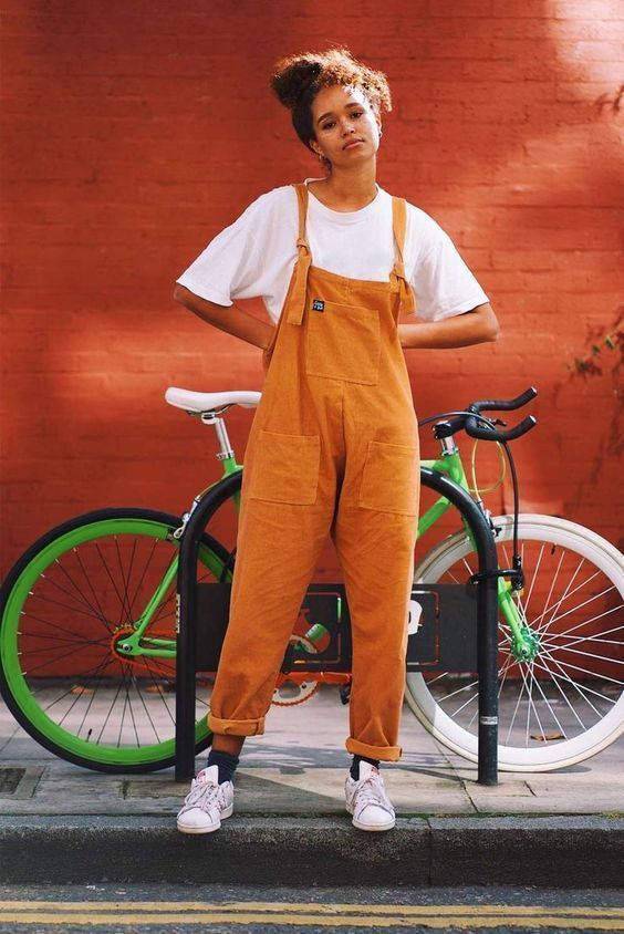 Phong cách thời trang street syle dungarees sáng màu