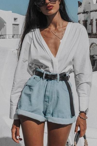 Phong cách street style hè thu sexy với áo hở và jean ngắn