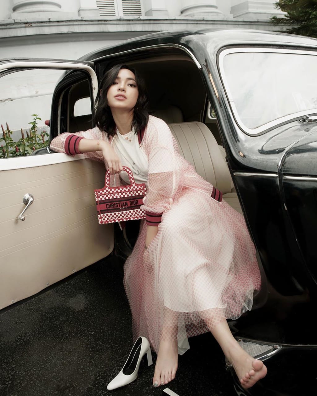 Châu Bùi diện váy Dior Amour