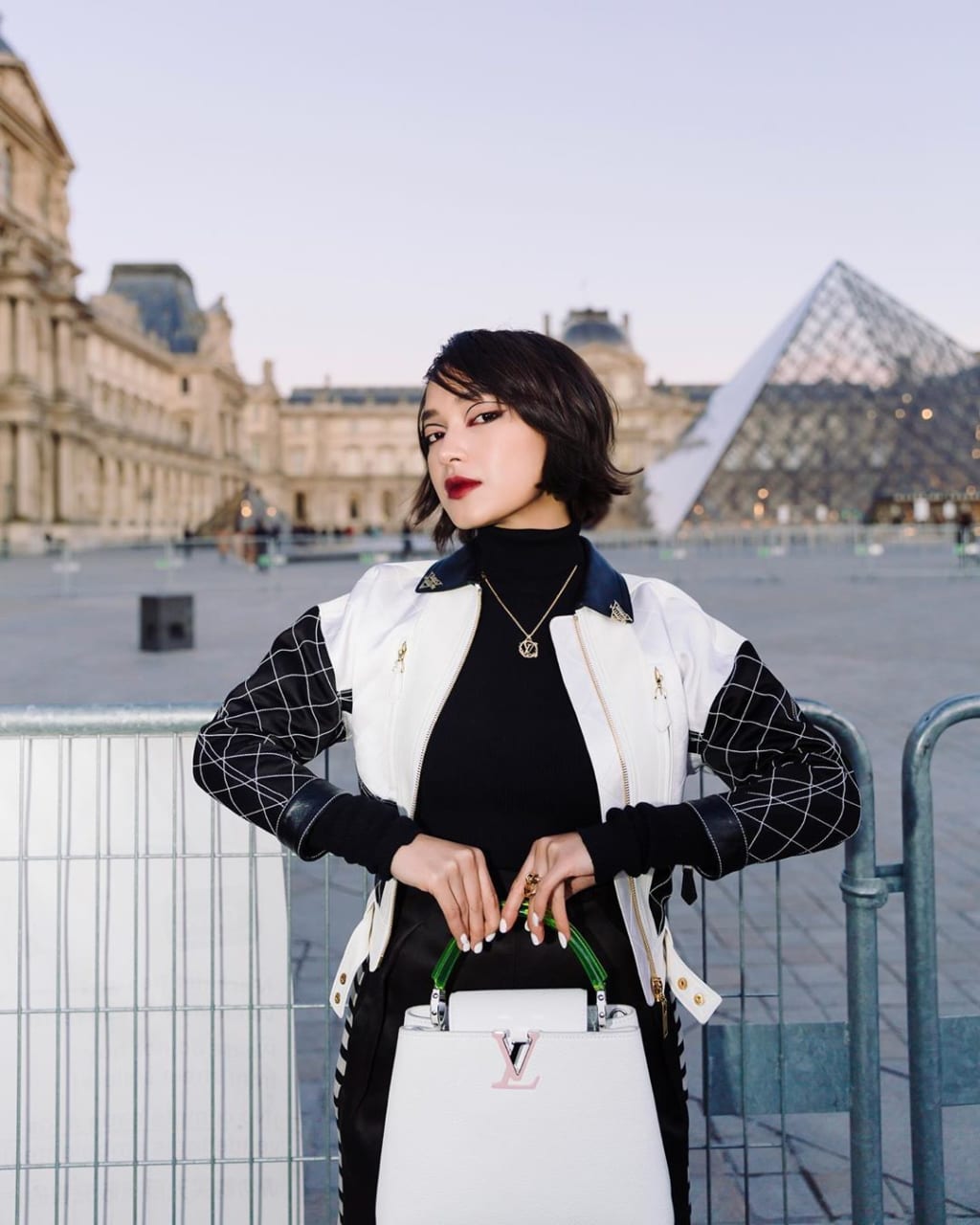 Chuẩn bị dự show thời trang Paris