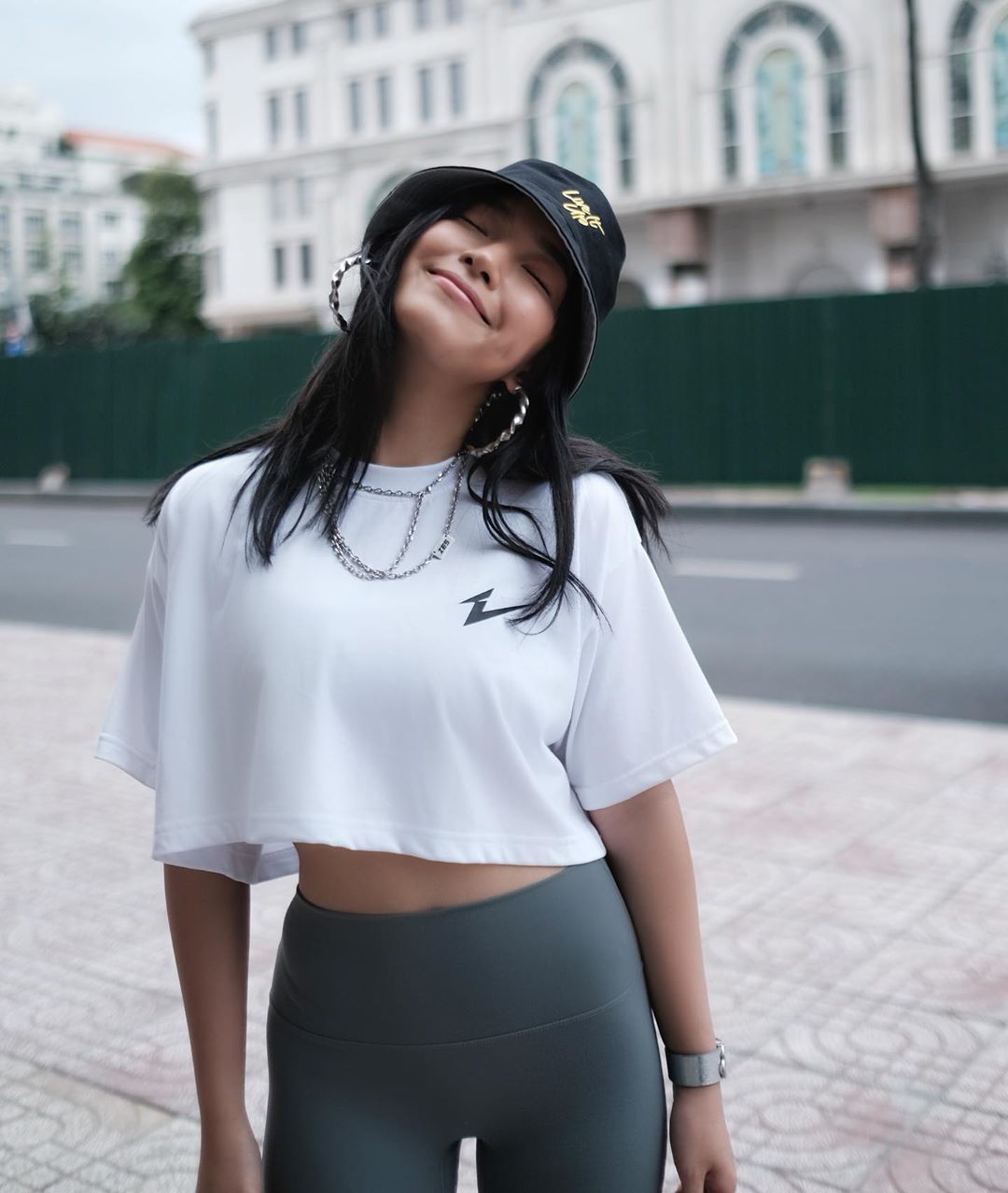 Xu hướng quần bó và áo crop top
