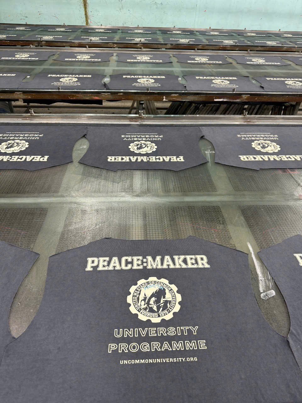 Quy trình in thêu – đóng gói tại xưởng may áo thun TPHCM