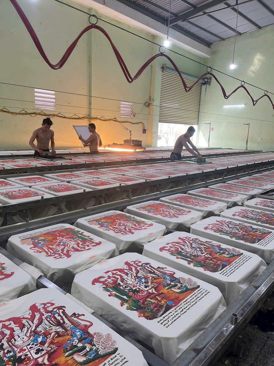 Quy trình in thêu – đóng gói tại xưởng may áo thun TPHCM