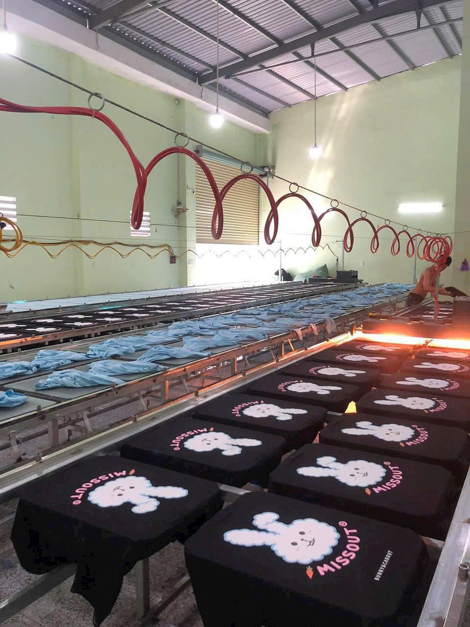 Quy trình in thêu – đóng gói tại xưởng may áo thun TPHCM