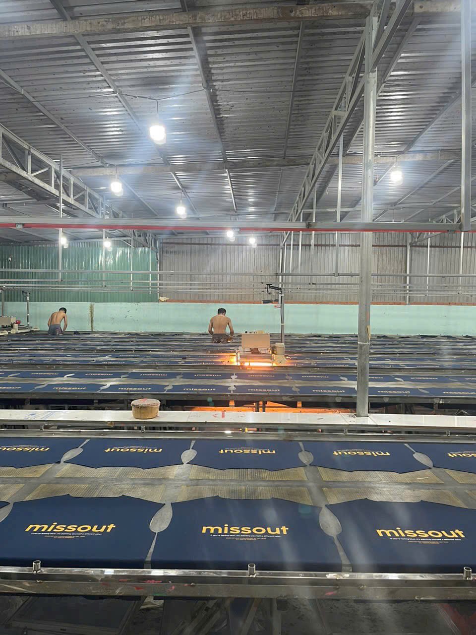 Quy trình in thêu – đóng gói tại xưởng may áo thun TPHCM