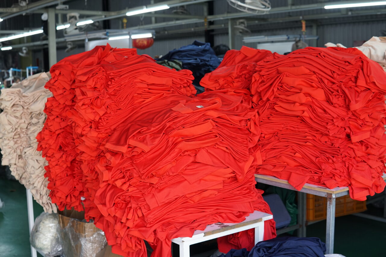 Xưởng may áo thun TPHCM Say Happy – xưởng sản xuất áo thun sẵn kho