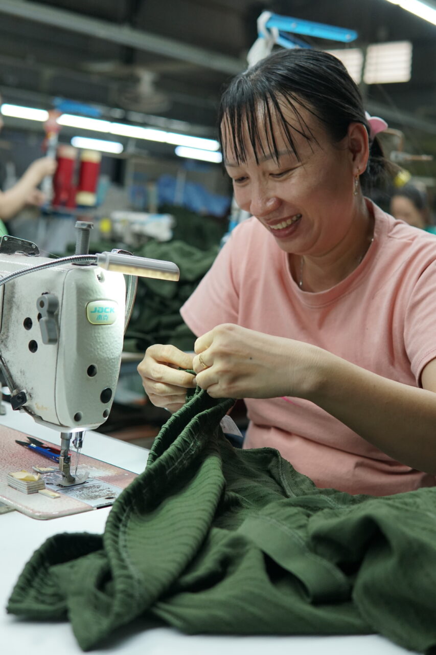 Xưởng may áo thun TPHCM Say Happy – xưởng sản xuất áo thun sẵn kho