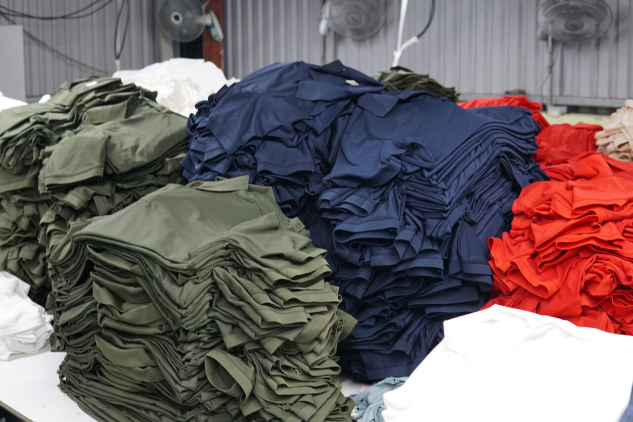 Xưởng may áo thun TPHCM Say Happy – xưởng sản xuất áo thun sẵn kho