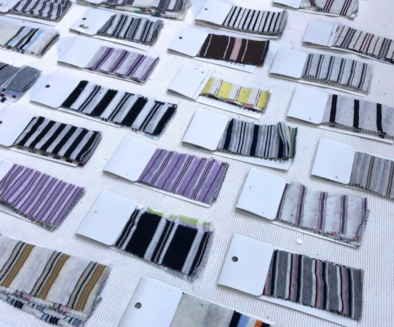 Bảng vải sọc xưởng áo thun say happy