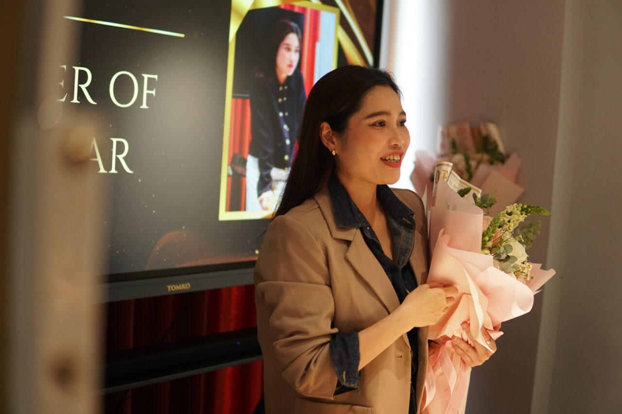 tổng kết 2025 xưởng áo thun say happy