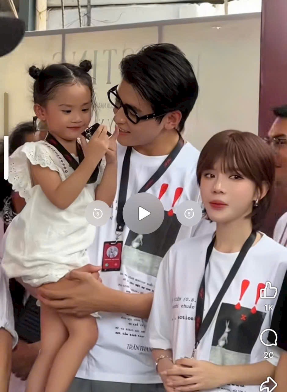 Say Happy t-shirt manufacturer Vietnam sản xuất áo thun đoàn phim