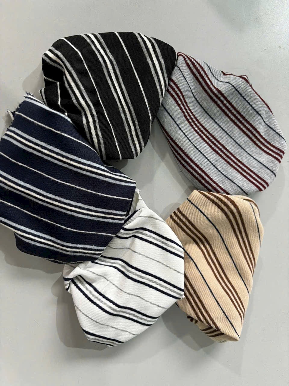 xưởng may áo thun sọc say happy với công nhân và kho hàng số lượng lớn