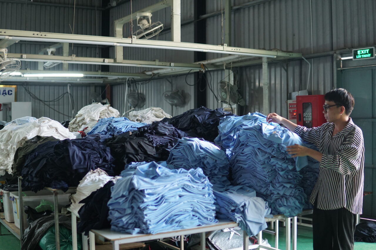 xuong may ao thun tphcm say happy san xuat so luong lon