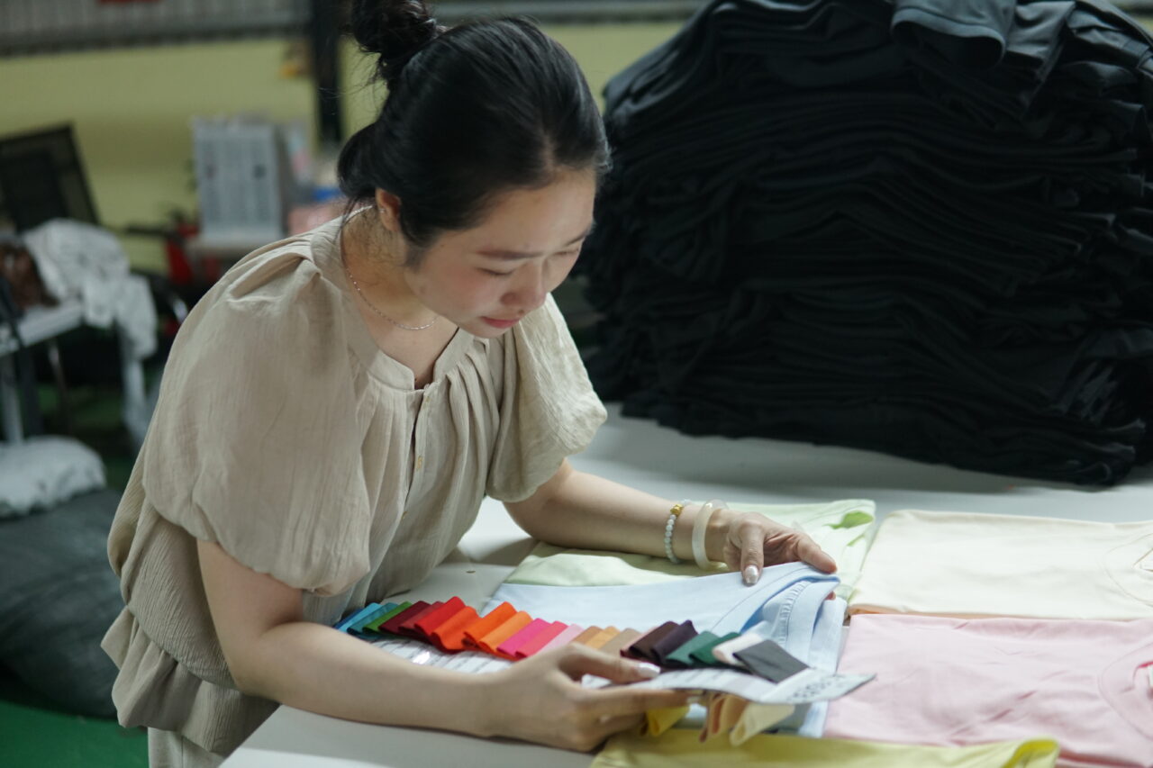 xuong san xuat ao thun du an tai tphcm say happy