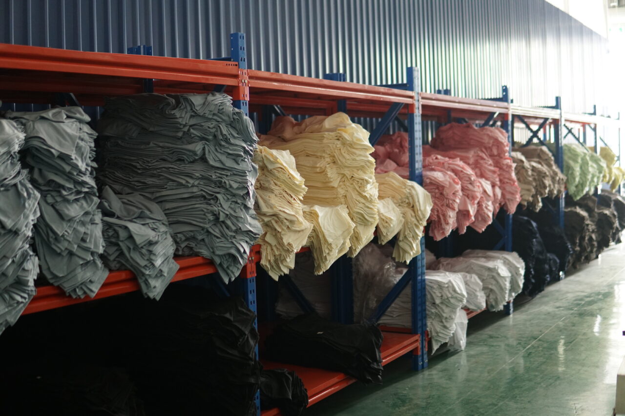 xuong san xuat ao thun du an tai tphcm say happy